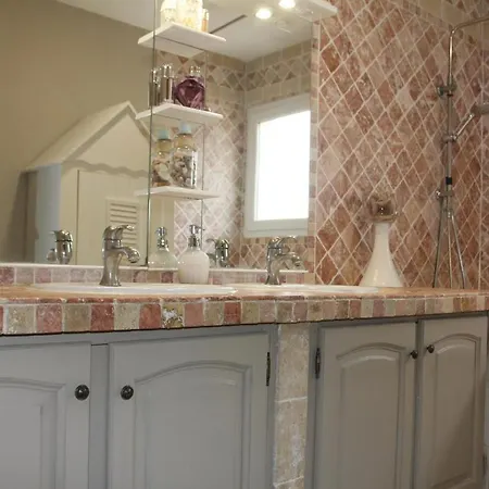 In Les Angles With Wifi